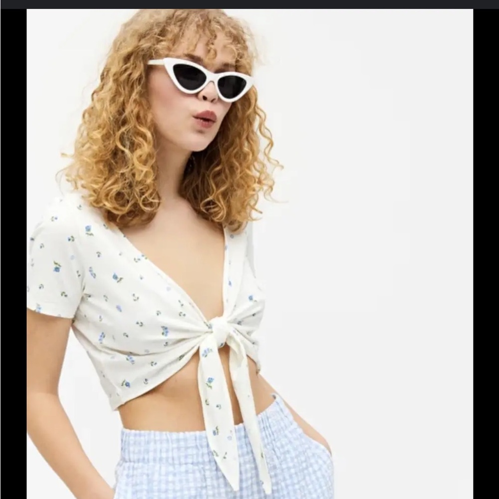 American Eagle Outfitters White and Blue Tie Front Cropped Blouse